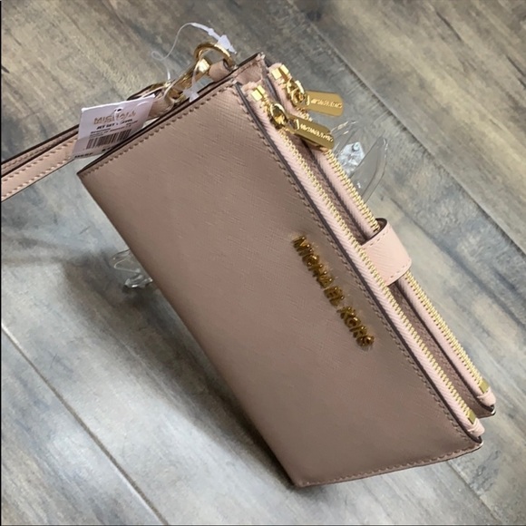 MICHAEL KORS LG DOUBLE ZIP wristlet BALLET - Picture 2 of 16